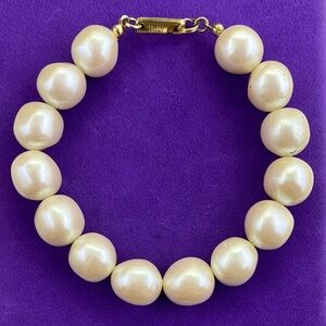 💛 Vintage Dauplaise Cream Pearl Bracelet – 7.75” Gold-Tone Clasp